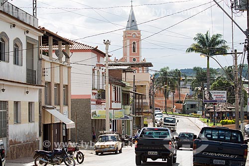  Vista da Rua Dr Silvio Tranqueira com a Igreja de Nossa Senhora das Dores (1901) ao fundo  - Dores de Campos - Minas Gerais (MG) - Brasil