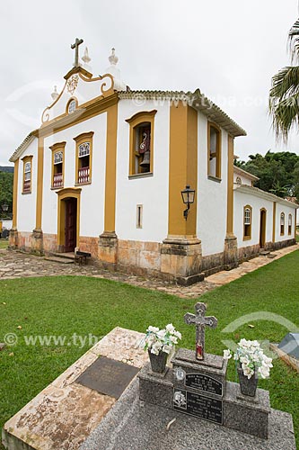  Túmulo no cemitério da Igreja de Nossa Senhora das Mercês (século XVIII)  - Tiradentes - Minas Gerais (MG) - Brasil