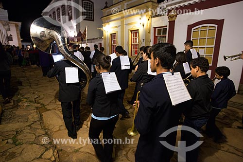  Banda marcial na procissão do encontro entre as imagens de Jesus Cristo e Nossa Senhora - durante a festividade de Bom Jesus dos Passos  - Tiradentes - Minas Gerais (MG) - Brasil