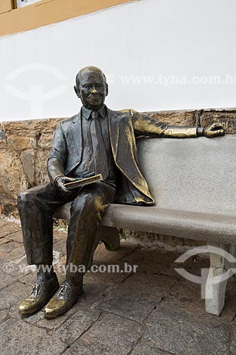  Estátua do ex-presidente Tancredo Neves em frente ao Memorial Tancredo Neves  - São João del Rei - Minas Gerais (MG) - Brasil