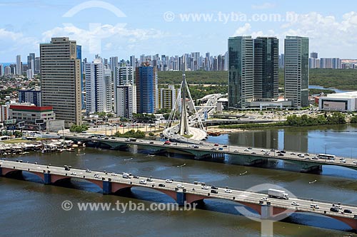  Foto aérea da Ponte Governador Agamenon Magalhães com a ponte estaiada ligando a Via Mangue à Ponte Governador Paulo Guerra  - Recife - Pernambuco (PE) - Brasil