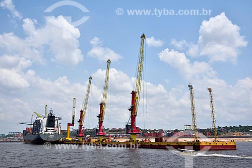  Navio cargueiro atracado no Porto do terminal de contêiner Chibatão  - Manaus - Amazonas (AM) - Brasil