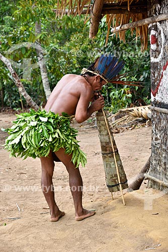  Tocador de jurupari na tribo Tatuyo às margens do Rio Negro  - Manaus - Amazonas (AM) - Brasil