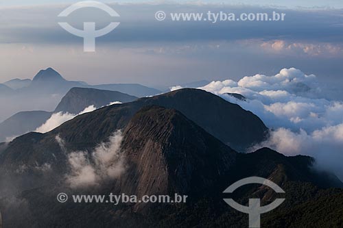  Vista de morros a partir da Pedra do Sino - durante a trilha entre Teresópolis à Petrópolis no Parque Nacional da Serra dos Órgãos  - Teresópolis - Rio de Janeiro (RJ) - Brasil