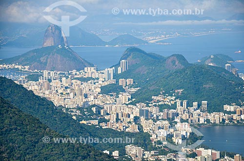  Vista geral dos bairros de Humaitá e Botafogo a partir da trilha do Morro do Queimado com o Pão de Açúcar ao fundo  - Rio de Janeiro - Rio de Janeiro (RJ) - Brasil