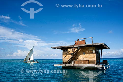  Jangada próxima a habitação submarina do Manta Resort Hotel na Ilha de Pemba  - Ilha de Pemba - Tanzânia