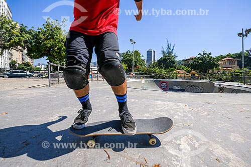  Skatista na pista de skate entre as avenidas Lauro Sodré e Venceslau Braz  - Rio de Janeiro - Rio de Janeiro (RJ) - Brasil