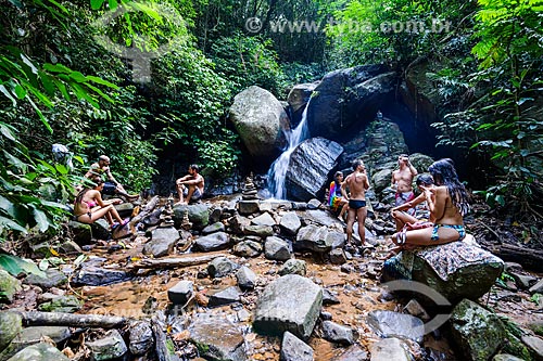  Banhistas na cachoeira do Solar da Imperatriz  - Rio de Janeiro - Rio de Janeiro (RJ) - Brasil