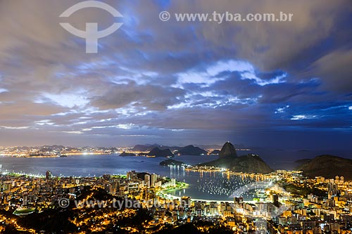  Vista do amanhecer na Enseada de Botafogo a partir do Mirante Dona Marta com o Pão de Açúcar ao fundo  - Rio de Janeiro - Rio de Janeiro (RJ) - Brasil