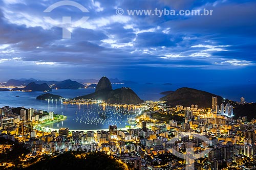  Vista do amanhecer na Enseada de Botafogo a partir do Mirante Dona Marta com o Pão de Açúcar ao fundo  - Rio de Janeiro - Rio de Janeiro (RJ) - Brasil