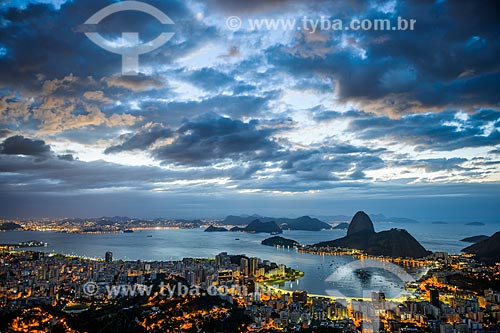  Vista do amanhecer na Enseada de Botafogo a partir do Mirante Dona Marta com o Pão de Açúcar ao fundo  - Rio de Janeiro - Rio de Janeiro (RJ) - Brasil