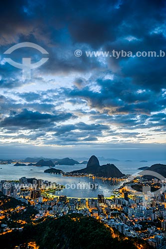  Vista do amanhecer na Enseada de Botafogo a partir do Mirante Dona Marta com o Pão de Açúcar ao fundo  - Rio de Janeiro - Rio de Janeiro (RJ) - Brasil