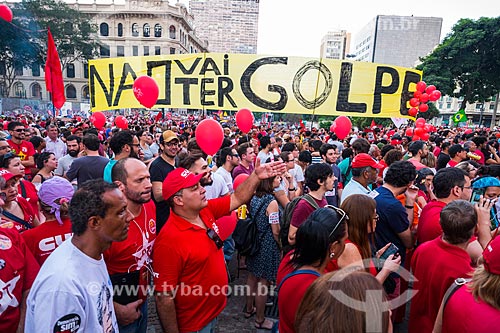  Manifestação a favor da Presidente Dilma Rousseff durante a votação de admissibilidade do impeachment na Câmara dos Deputados  - São Paulo - São Paulo (SP) - Brasil