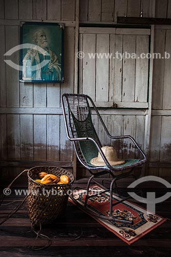  Interior de casa de produtor de cacau nativo na região do Rio Madeira  - Novo Aripuanã - Amazonas (AM) - Brasil