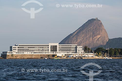  Vista da Escola Naval a partir da Baía de Guanabara com o Pão de Açúcar ao fundo  - Rio de Janeiro - Rio de Janeiro (RJ) - Brasil