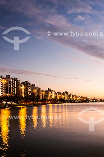  Vista da Avenida Beira Mar Norte durante o pôr do sol  - Florianópolis - Santa Catarina (SC) - Brasil