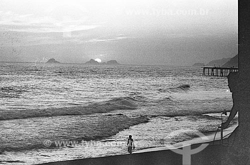  Pôr do sol na Praia de Ipanema com o píer ao fundo  - Rio de Janeiro - Rio de Janeiro (RJ) - Brasil