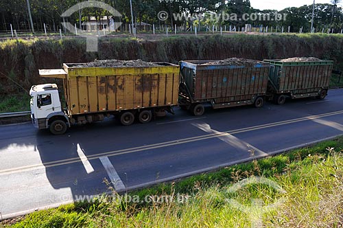  Transporte de cana-de-açúcar próximo à Rodovia João Pedro de Rezende  - Monte Aprazível - São Paulo (SP) - Brasil