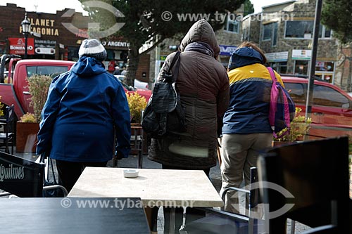  Mulheres com casaco na cidade de El Calafate  - El Calafate - Província de Santa Cruz - Argentina