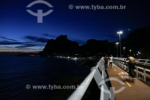  Amanhecer na Ciclovia Tim Maia com a Pedra da Gávea ao fundo  - Rio de Janeiro - Rio de Janeiro (RJ) - Brasil