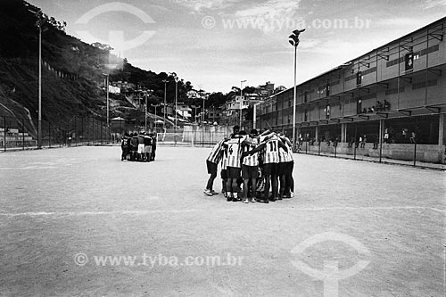  Jogadores antes de começar a partida de futebol de várzea na Favela do Vidigal  - Rio de Janeiro - Rio de Janeiro (RJ) - Brasil