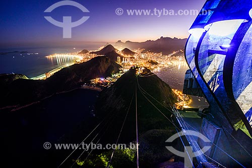  Vista da Praia Vermelha do Pão de Açúcar com as Praias de Ipanema e Copacabana ao fundo durante o anoitecer  - Rio de Janeiro - Rio de Janeiro (RJ) - Brasil