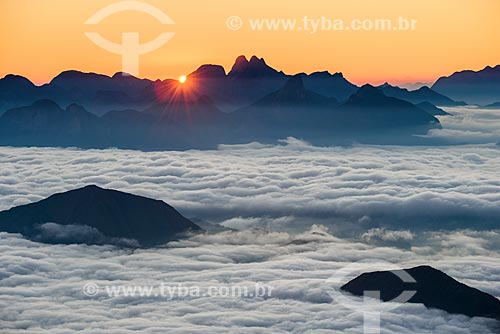  Vista do amanhecer a partir da trilha da Pedra do Sino no Parque Nacional da Serra dos Órgãos  - Teresópolis - Rio de Janeiro (RJ) - Brasil