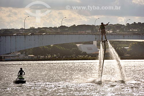  Praticante de flyboard no Lago Paranoá  - Brasília - Distrito Federal (DF) - Brasil