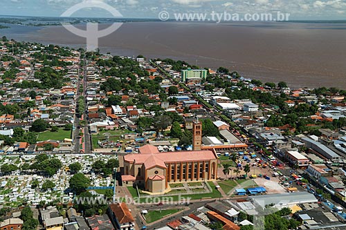  Foto aérea da Catedral de Nossa Senhora do Carmo com o Rio Amazonas ao fundo  - Parintins - Amazonas (AM) - Brasil