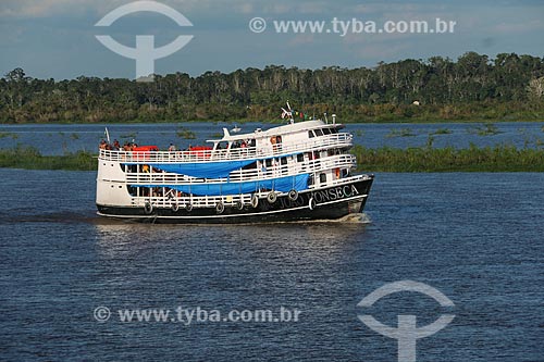  Chalana - embarcação regional - no Rio Amazonas  - Urucurituba - Amazonas (AM) - Brasil