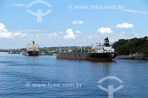  Navio petroleiro próximo à Refinaria Isaac Sabbá - também conhecida como Refinaria de Manaus (REMAN)  - Manaus - Amazonas (AM) - Brasil