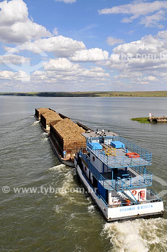  Barcaça transportando cana-de-açúcar - Hidrovia Tietê-Paraná  - Pederneiras - São Paulo (SP) - Brasil