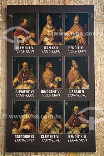  Detalhe de placa indicando as pinturas em exibição na Sala dos Notáveis do Palais des Papes (Palácio dos Papas) - 1345  - Avignon - Departamento de Vaucluse - França