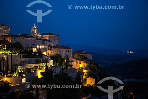  Cidade de Gordes ao anoitecer  - Gordes - Departamento de Vaucluse - França