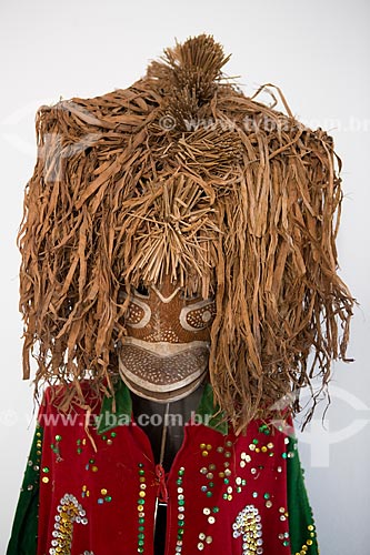  Detalhe de fantasia de Cazumbá - personagem do Bumba meu boi - em exibição na Casa do Maranhão  - São Luís - Maranhão (MA) - Brasil