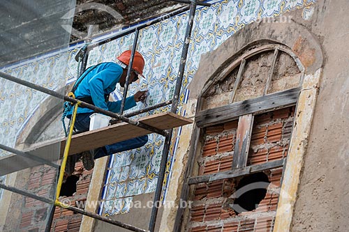  Trabalho de restauro de azulejos na Rua do Giz  - São Luís - Maranhão (MA) - Brasil