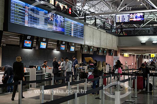 Fila para o check-in da GOL - Linhas Aéreas Inteligentes - no Aeroporto Internacional Afonso Pena  - São José dos Pinhais - Paraná (PR) - Brasil