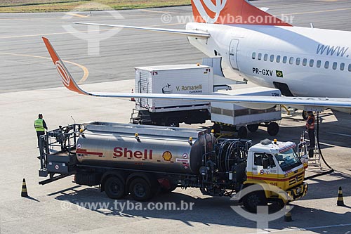 Caminhão-tanque abastecendo boeing da GOL - Linhas Aéreas Inteligentes - no Aeroporto Internacional Afonso Pena - também conhecido como Aeroporto Internacional de Curitiba  - São José dos Pinhais - Paraná (PR) - Brasil