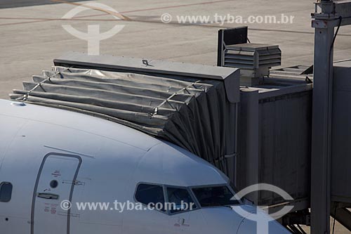  Finger em boeing 737-800 no Aeroporto Internacional Afonso Pena - também conhecido como Aeroporto Internacional de Curitiba  - São José dos Pinhais - Paraná (PR) - Brasil