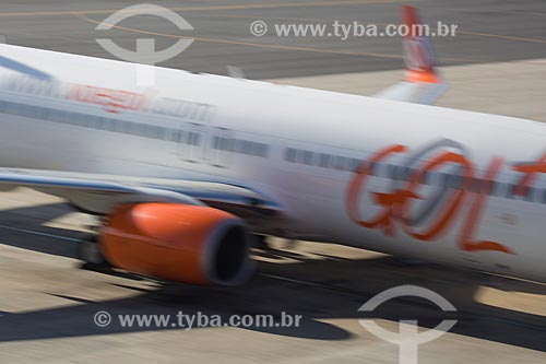  Detalhe do boeing 737-800 na pista do Aeroporto Internacional Afonso Pena - também conhecido como Aeroporto Internacional de Curitiba  - São José dos Pinhais - Paraná (PR) - Brasil