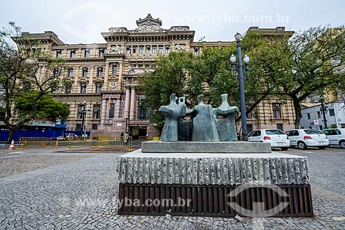  Escultura os pássaros na Praça da Sé com o Tribunal de Justiça do Estado de São Paulo ao fundo  - São Paulo - São Paulo (SP) - Brasil