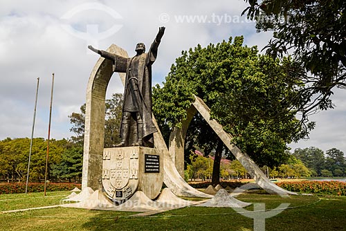  Detalhe da escultura à Pedro Alvares Cabral (1988) no Parque do Ibirapuera  - São Paulo - São Paulo (SP) - Brasil
