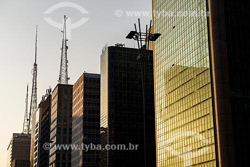  Pôr do sol refletido nos prédios comerciais da Avenida Paulista  - São Paulo - São Paulo (SP) - Brasil