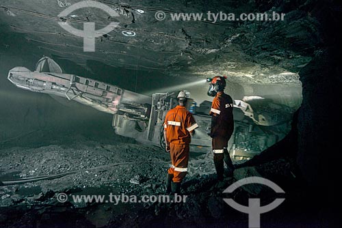  Homem operando minerador contínuo - Mina Fontanella - Carbonífera Metropolitana  - Treviso - Santa Catarina - Brasil