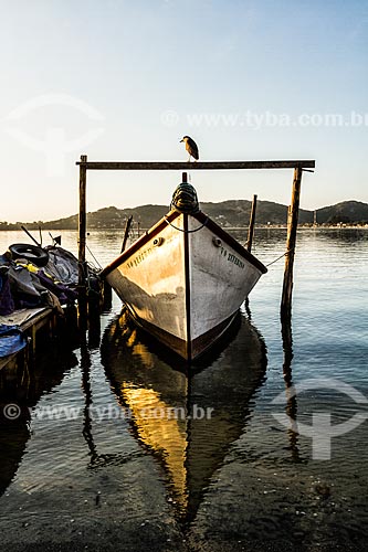  Barco atracado na Lagoa da Conceição  - Florianópolis - Santa Catarina (SC) - Brasil