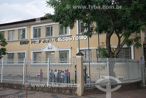  Alunos da (EMEF) Escola Municipal de Ensino Fundamental Professor João Crisóstomo no descerramento da bandeira  - Garça - São Paulo (SP) - Brasil