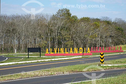  Trevo de acesso à cidade - Rodovia SP-331  - Alvinlândia - São Paulo (SP) - Brasil