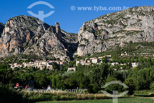  Vista geral de Moustiers-Sainte-Marie  - Moustiers-Sainte-Marie - Departamento de Alpes da Alta Provença - França