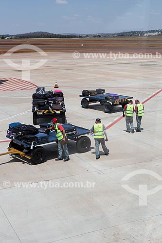  Desembarque de bagagem no Aeroporto Santa Genoveva  - Goiânia - Goiás (GO) - Brasil