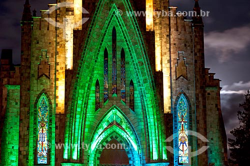  Fachada da Paróquia de Nossa Senhora de Lourdes - também conhecida como Catedral de Pedra - iluminada durante a noite
  - Canela - Rio Grande do Sul (RS) - Brasil